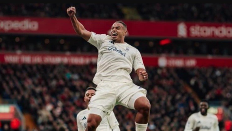 Forest bất ngờ dẫn Liverpool 2 bàn.