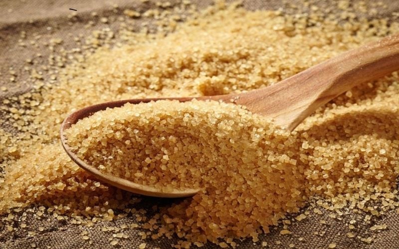 Đường nâu và men giúp cây sinh trưởng tốt hơn