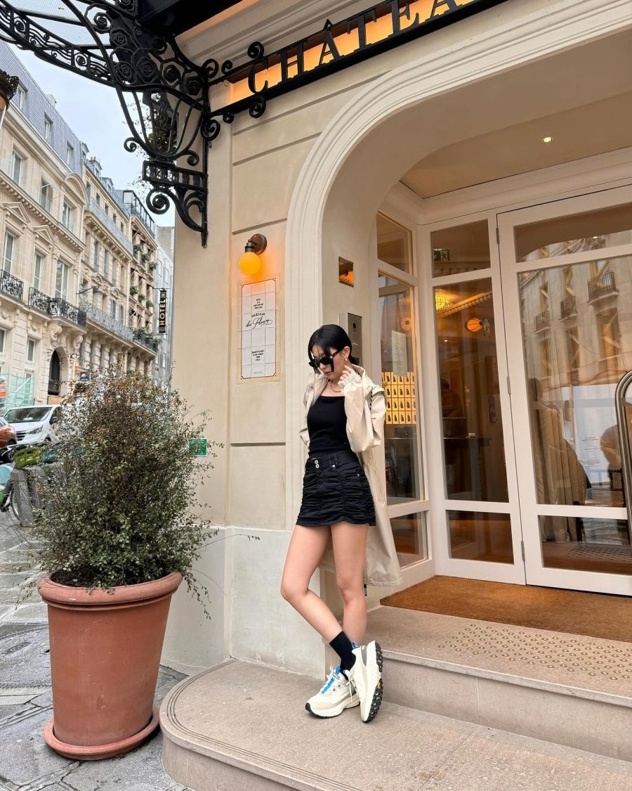 Đôi lúc Seulgi lại chuyển sang phong cách cá tính và hiện đại.