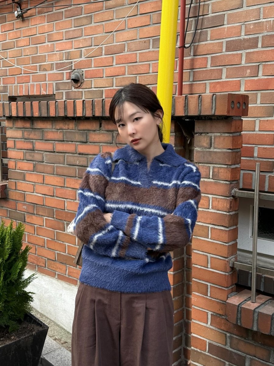 Áo len kẻ cũng rất gắn liền với phong cách mùa đông của Seulgi.