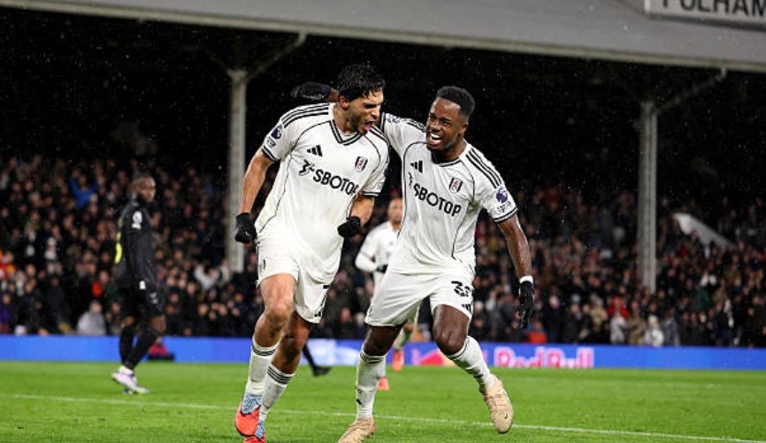 Jimenez giữ 3 điểm ở lại với Fulham.