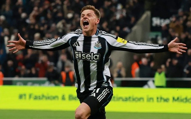 Barnes bùng nổ trong hiệp 2 trước Man City