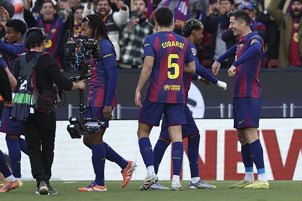 Barcelona thắng tưng bừng trong ngày trở lại Camp Nou.