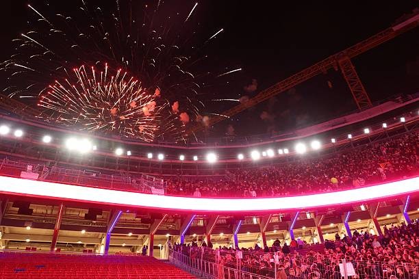 Không khí đầy màu sắc diễn ra tại Camp Nou.