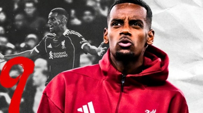 Isak lạc lõng trong đội hình Liverpool.