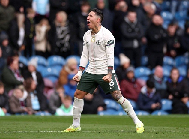 Anh góp công vào cả hai bàn thắng.