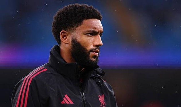 Joe Gomez không được tin dùng ở Liverpool.