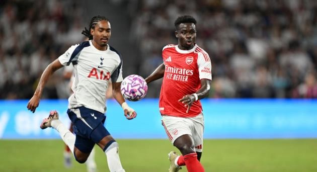 Arsenal cần 3 điểm trước Tottenham để bứt phá.