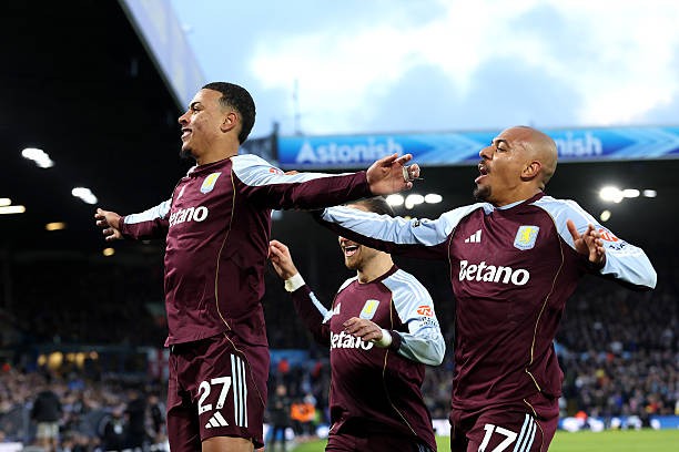 Aston Villa ngược dòng ngoạn mục. 