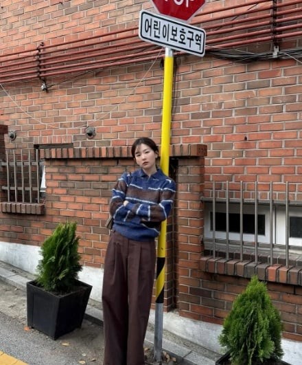 Những chiếc áo len cổ lọ luôn mang lại cảm giác ấm áp đáng tin cậy.