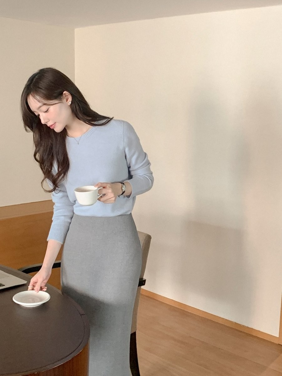 Nếu bạn muốn mang đến làn gió tươi sáng cho những ngày lạnh, áo len màu pastel chính là câu trả lời hoàn hảo. 