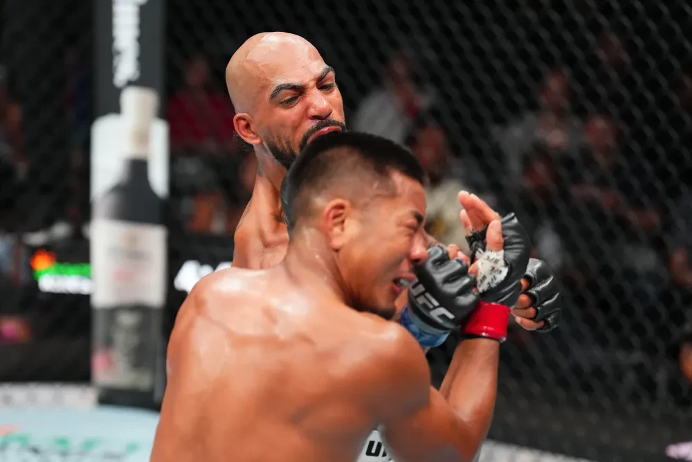 Charles Johnson trong lồng bát giác tại sự kiện UFC Fight Night