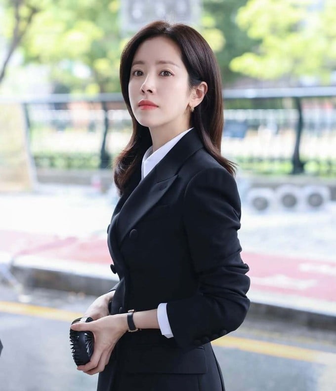 Làn da đẹp của Han Ji Min không chỉ đến từ mỹ phẩm mà còn từ lối sống khoa học.