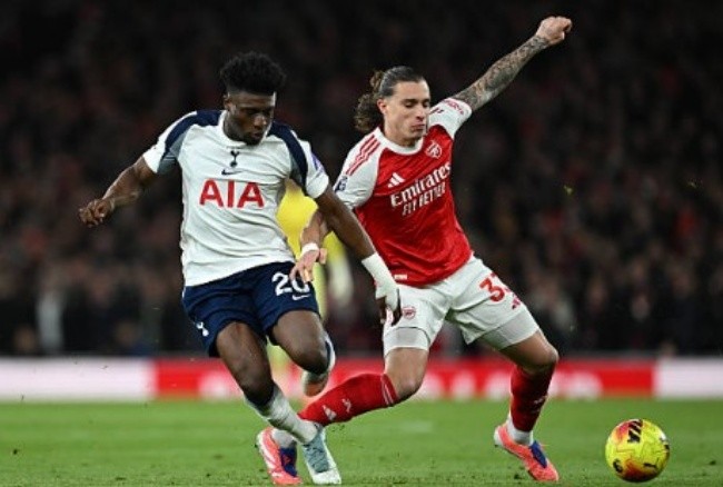 Riccardo Calafiori – 6.9 điểm. Hậu vệ người Italia dâng cao hỗ trợ tấn công hiệu quả nhưng không để lại dấu ấn rõ nét. Phòng ngự tròn vai.