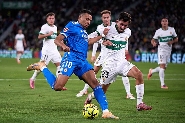 Real Madrid có trận hòa nhọc nhằn trước Elche.