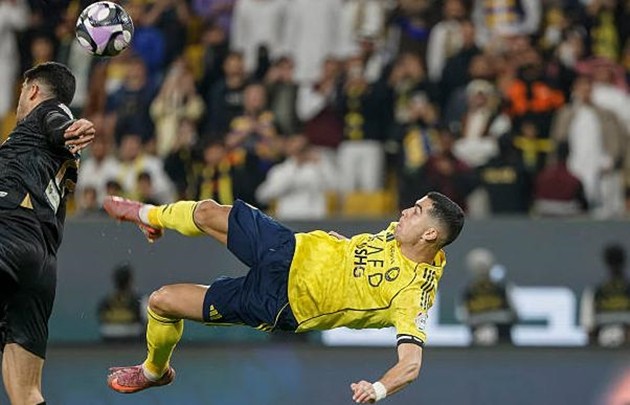 Cristiano Ronaldo ghi siêu phẩm giúp Al-Nassr giành chiến thắng dễ dàng.