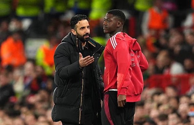 Ruben Amorim không muốn để Kobbie Mainoo và Joshua Zirkzee rời đi.