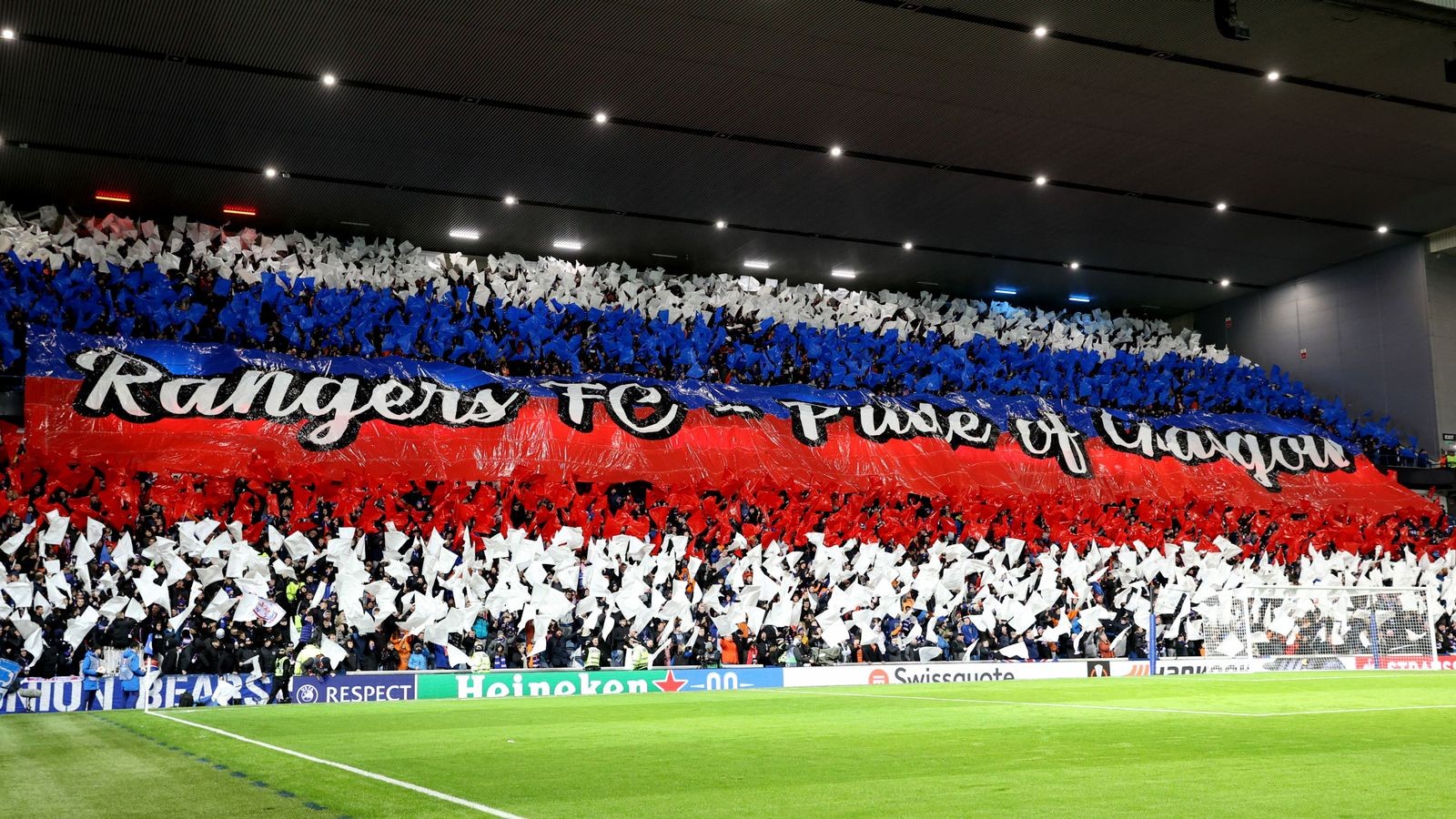 Khán đài chính của sân Ibrox, một kiệt tác kiến trúc của Archibald Leitch, tượng trưng cho sự uy nghi và truyền thống của Rangers.