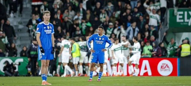 Real Madrid thoát thua Elche.