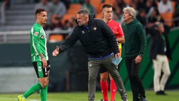 Antony xin lỗi người hâm mộ sau tấm thẻ đỏ