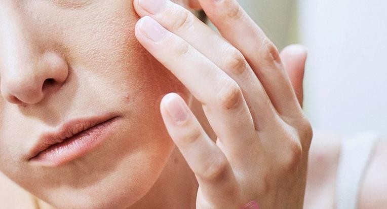 Mặt nạ từ nguyên liệu thiên nhiên không chỉ an toàn mà còn mang lại hiệu quả dưỡng ẩm sâu cho da khô. 