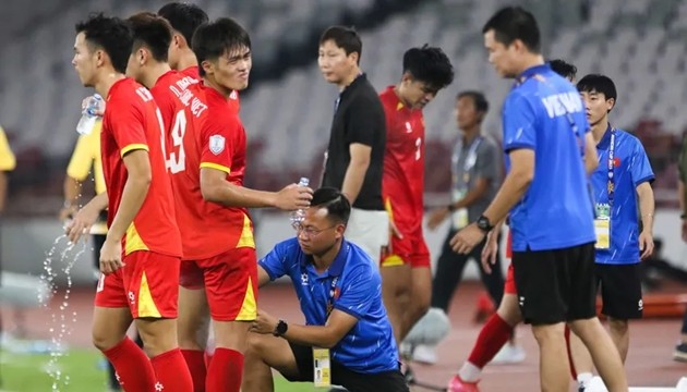 Thầy Kim hàn gắn đội hình U22 Việt Nam.