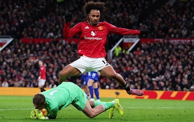 Zirkzee gây thất vọng trong lần hiếm hoi được đá chính tại Ngoại hạng Anh