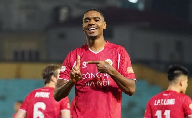 Alan đã dính chấn thương cổ chân.