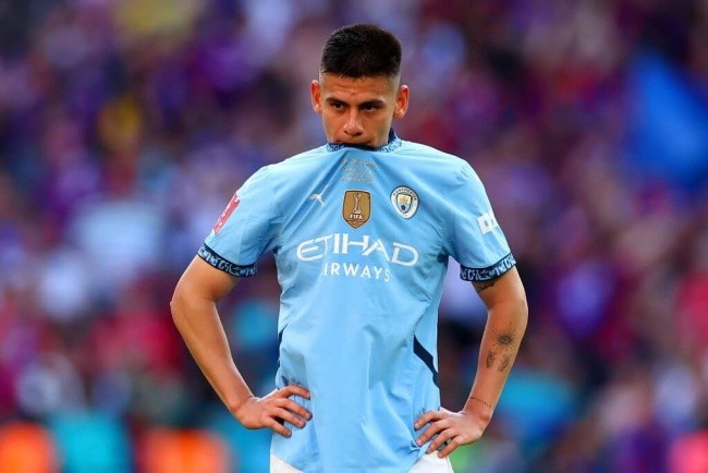 Claudio Echeverri trong màu áo Man City.