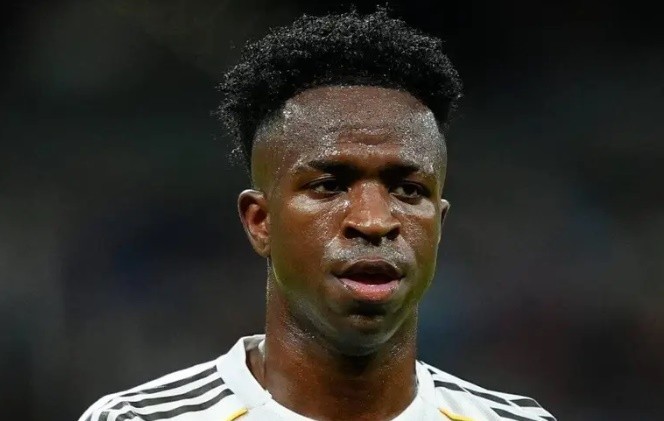 Vinicius ra yêu sách để gia hạn với Real.