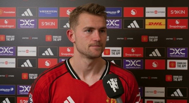 De Ligt kêu gọi đồng đội đứng dậy.