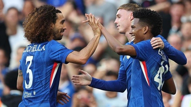 Cucurella là cái tên phù hợp để theo kèm Yamal