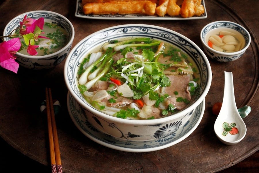 Hãy chỉ thêm chút muối hạt nhẹ nhàng và chờ đến gần cuối mới điều chỉnh vị.