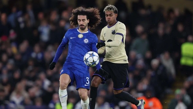 Cucurella chạm trán Yamal.