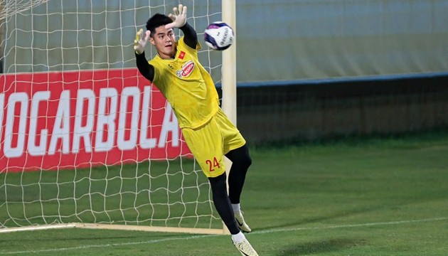 HLV Kim Sang-sik đặt niềm tin ở Trung Kiên.