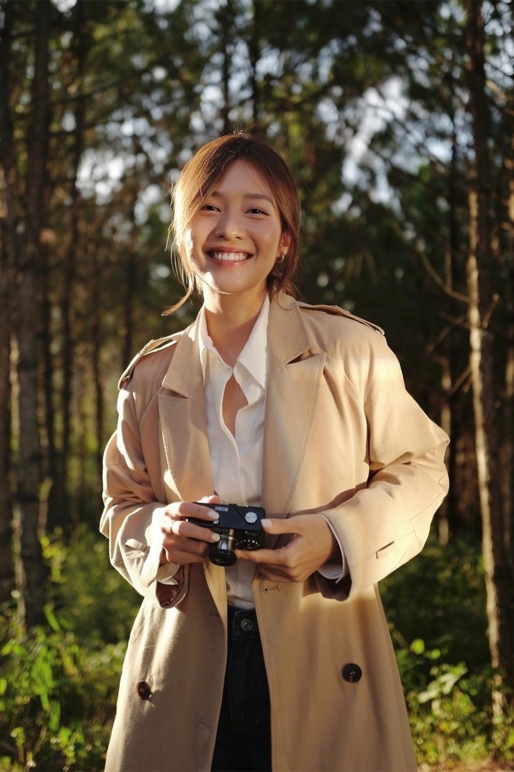  Set đồ này tuy đơn giản nhưng cực kỳ hiệu quả, mang đến vẻ ngoài gọn gàng, hiện đại và phù hợp với nhiều dáng người.

