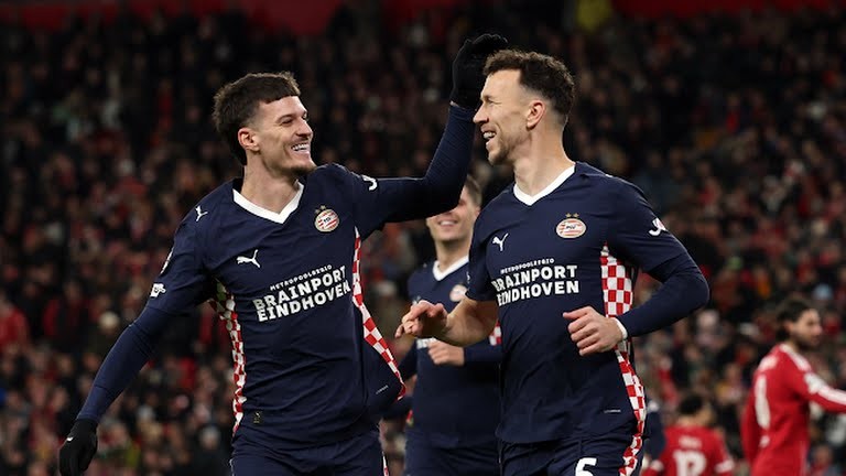 Niềm vui của PSV sau bàn mở tỷ số.