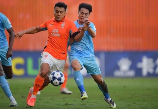 Nam Định mắc nhiều sai lầm cá nhân ở trận đấu với Ratchaburi.