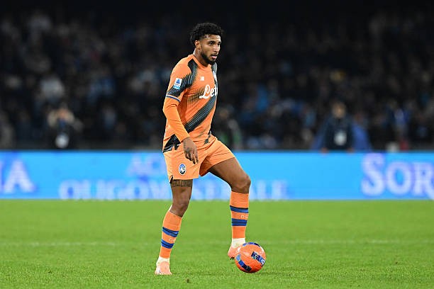 Manchester United dành sự quan tâm đến Ederson. 