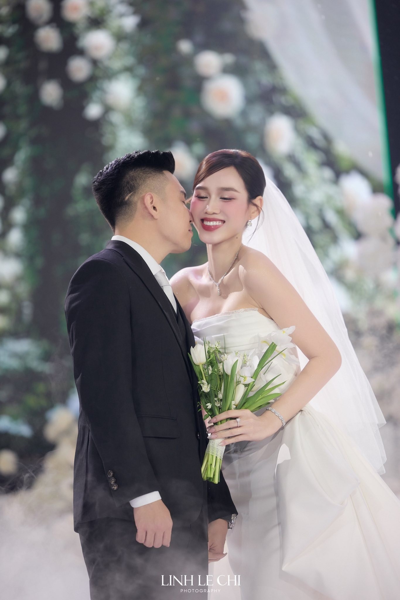 gu-thoi-trang-doc-la-cua-chong-hoa-hau-do-thi-ha-372aeeb303e94e9b8727a5fe1a827d15-262