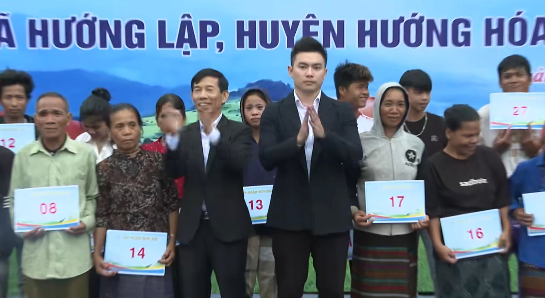 gu-thoi-trang-doc-la-cua-chong-hoa-hau-do-thi-ha-d44bbc49de904521a54739404d6c1375-264