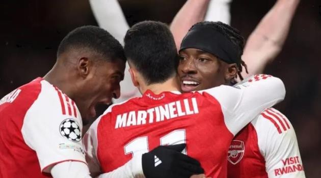 Tập thể Arsenal lúc này thật sự đáng gờm.