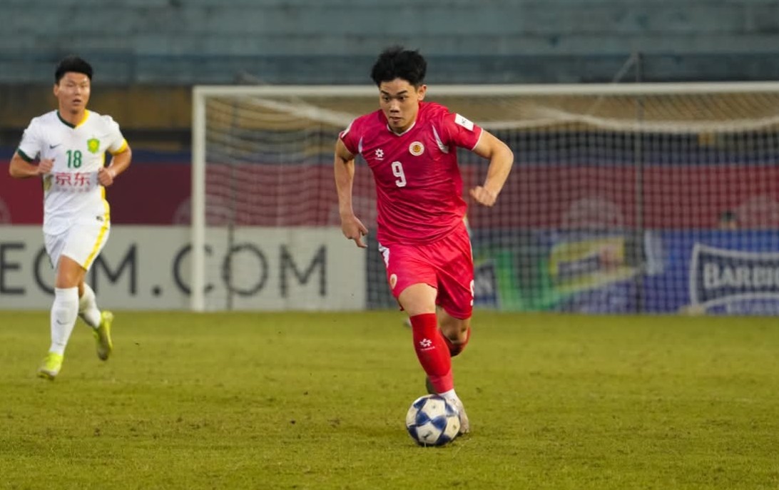 Đình Bắc sắm vai người hùng của CAHN. Ảnh: Facebook câu lạc bộ. 