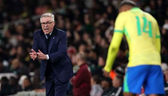Brazil xúc tiến giữ chân Ancelotti.