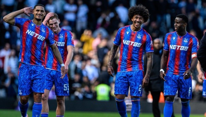 Bộ ba trung vệ của Palace chơi ăn ý và chắc chắn.