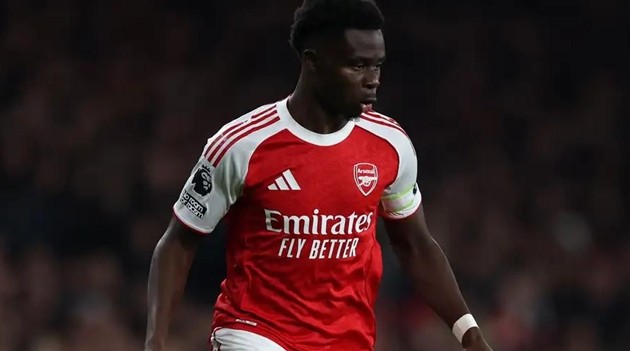 Bukayo Saka cầu hôn thành công bạn gái lâu năm.