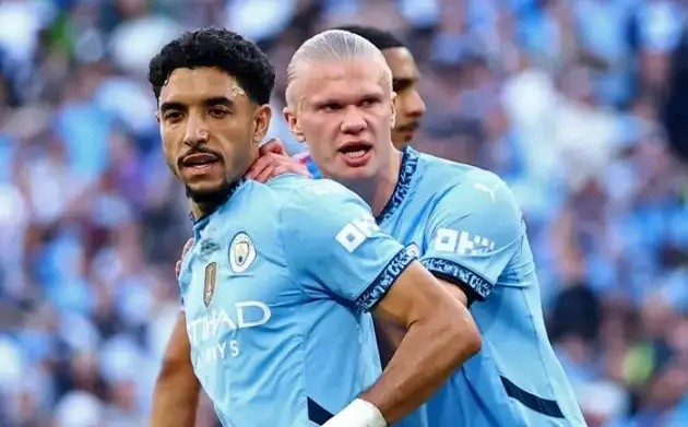 Marmoush đang đứng dưới cái bóng Haaland.