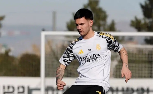 Mastantuono trở lại tập luyện