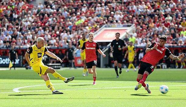 Dortmund và Leverkusen đều sở hữu hàng công chất lượng. 