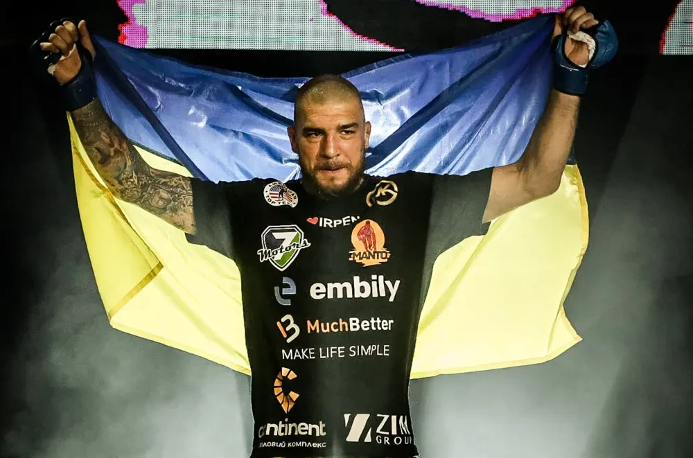 Yaroslav Amosov sau khi giành chiến thắng.